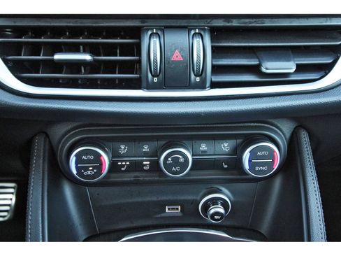 Used 2022 Alfa Romeo Stelvio Sprint image 27