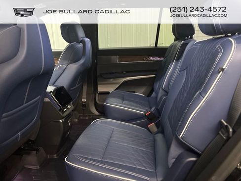 New 2026 Cadillac Vistiq Premium Luxury w/ LPO, Floor Liner Package image 19