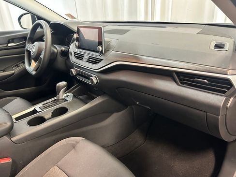Used 2025 Nissan Altima 2.5 SV FWD image 20