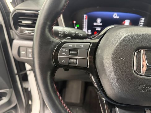 Used 2025 Honda Pilot Black Edition image 21