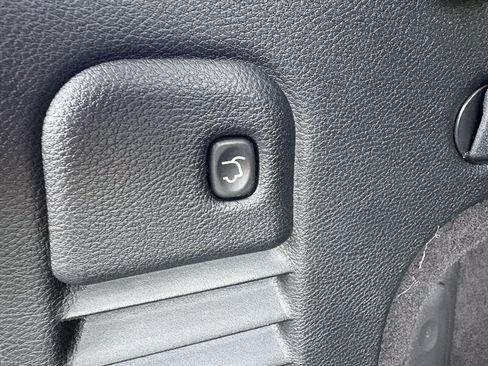 Used 2017 Jeep Grand Cherokee Overland image 33