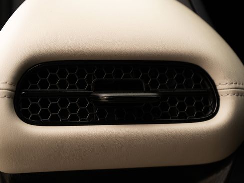 Certified 2025 Honda HR-V LX image 38