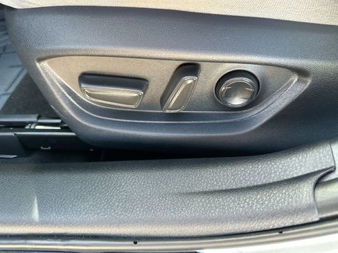 Used 2025 Toyota Camry SE image 12