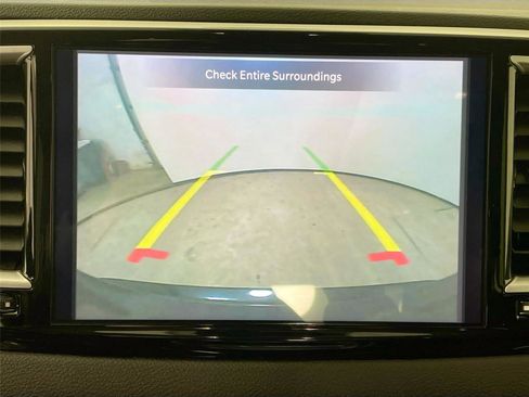Used 2024 Chrysler Pacifica Touring-L FWD image 6
