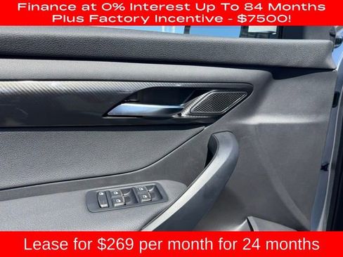 New 2025 VinFast VF 8 Eco image 39