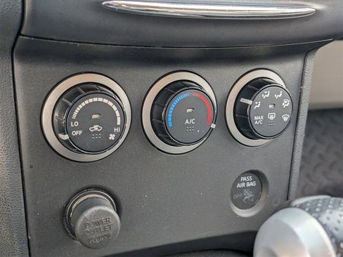 Used 2011 Nissan Rogue SV image 18