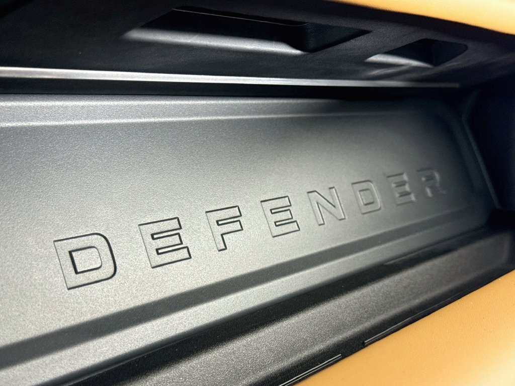 Used 2023 Land Rover Defender 130 X-Dynamic SE AWD/4WD image 23