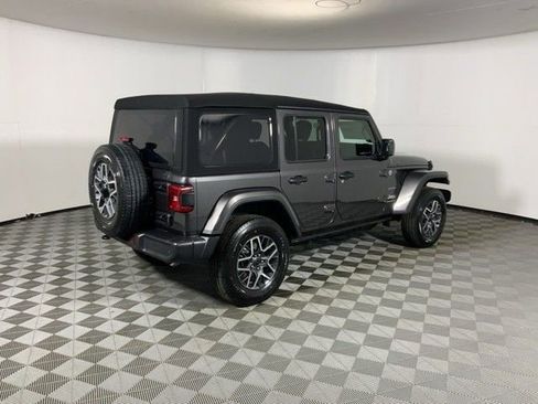 Used 2024 Jeep Wrangler Unlimited Sahara w/ Technology Group AWD/4WD image 7