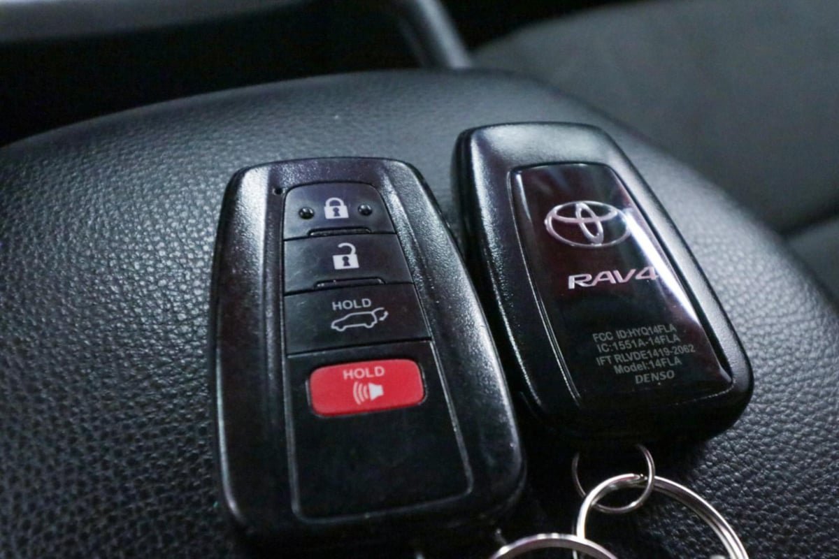Used 2022 Toyota RAV4 XLE w/ Convenience Package FWD image 23