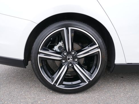 Used 2024 Honda Accord Sport image 11