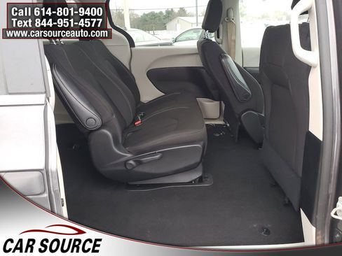 Used 2021 Chrysler Voyager L image 24