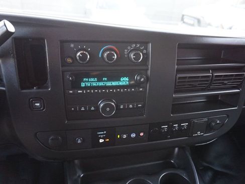 Used 2018 Chevrolet Express 2500 w/ Driver Convenience Package image 27