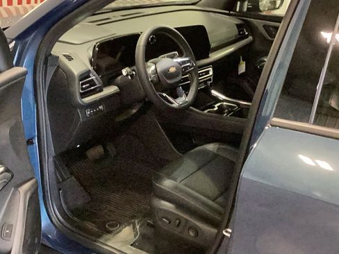 New 2026 Chevrolet Traverse LT w/ Sun and Wheel Package AWD/4WD image 10