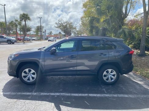 Used 2021 Toyota RAV4 LE image 4