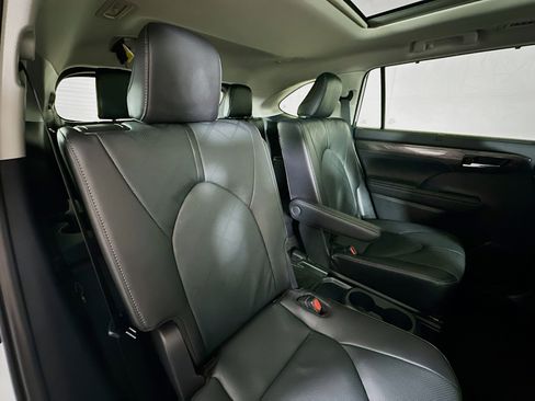 Used 2024 Toyota Highlander Platinum AWD/4WD image 28