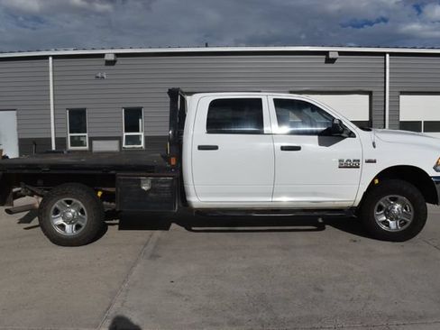 Used 2014 RAM 3500 Tradesman w/ Chrome Appearance Group AWD/4WD image 4