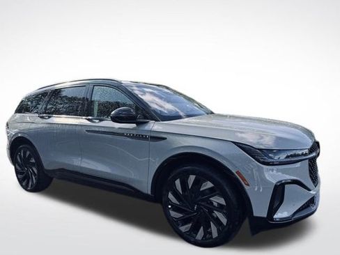 New 2026 Lincoln Nautilus Reserve w/ Jet Appearance Package image 3