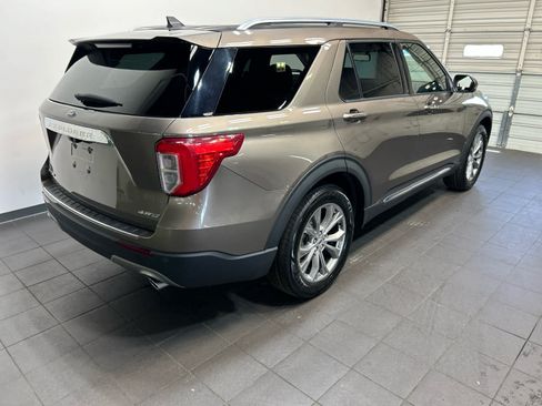 Used 2021 Ford Explorer Limited AWD/4WD image 3