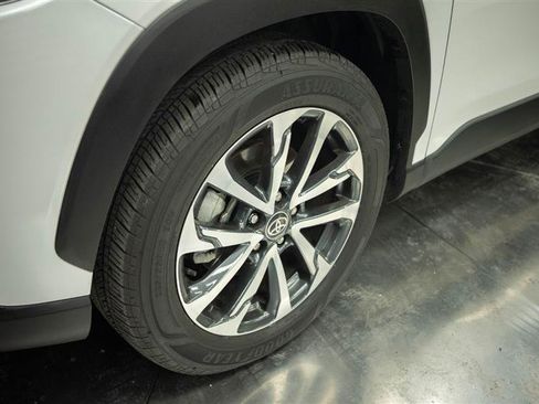Used 2023 Toyota Corolla Cross XLE w/ Convenience Package FWD image 4