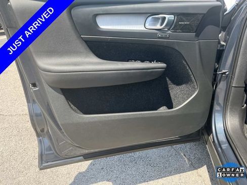 Used 2021 Volvo XC40 T5 Momentum w/ Premium Package AWD/4WD image 24