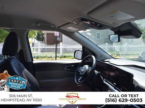 Used 2025 Kia Carnival FWD image 21
