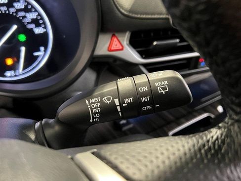 Used 2023 Toyota Sienna Limited image 45