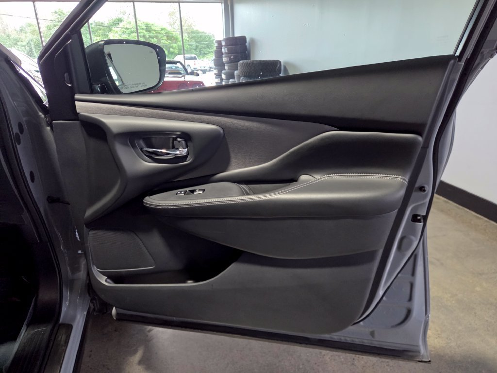 Used 2022 Nissan Murano SV w/ SV Midnight Edition Package AWD/4WD image 17