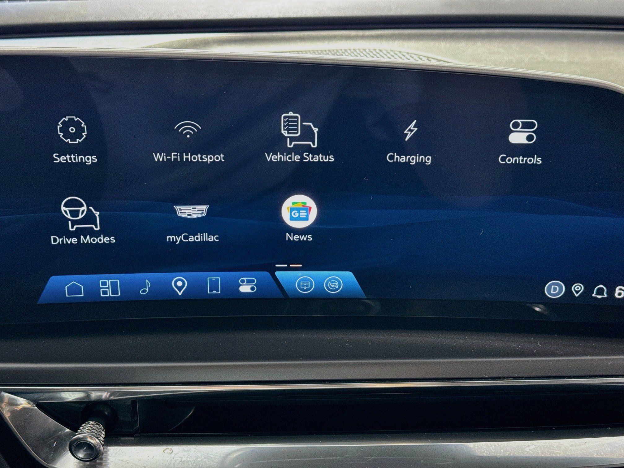 Used 2024 Cadillac Lyriq Tech w/ Driver Assist Package AWD/4WD image 17