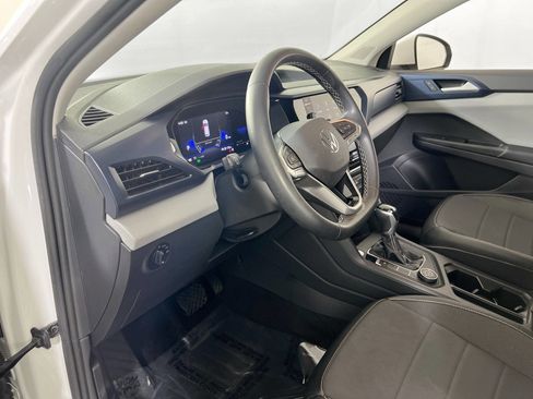 Used 2022 Volkswagen Taos SE image 9