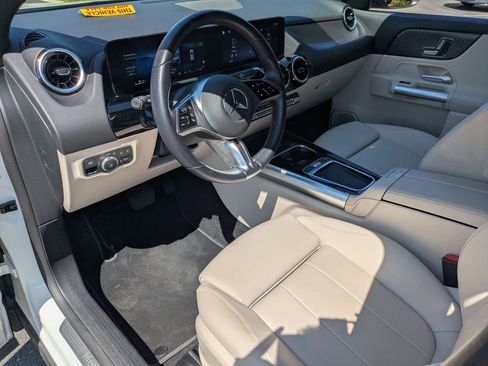 Used 2025 Mercedes-Benz GLA 250 4MATIC image 17