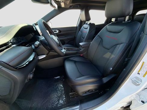 New 2026 Jeep Compass Trailhawk w/ Sun, Sound & Navigation Group AWD/4WD image 23