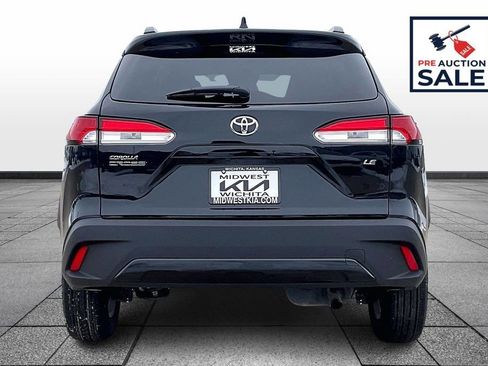 Used 2025 Toyota Corolla Cross LE image 4