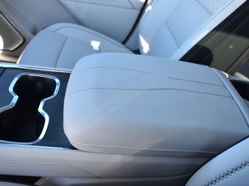 Used 2024 GMC Acadia Denali image 23