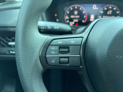 Used 2025 Honda Accord SE image 22