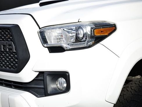 Used 2019 Toyota Tacoma TRD Sport image 16