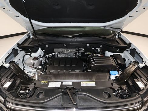 Used 2025 Volkswagen Atlas SE FWD image 32