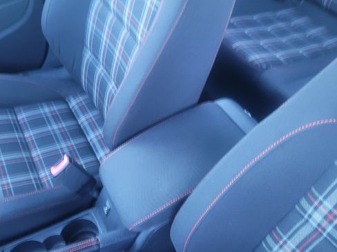 Used 2013 Volkswagen Golf 4-Door image 14