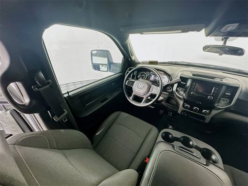 Used 2024 RAM 2500 Tradesman w/ Chrome Appearance Group image 9