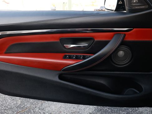 Used 2016 BMW M4 Convertible image 43