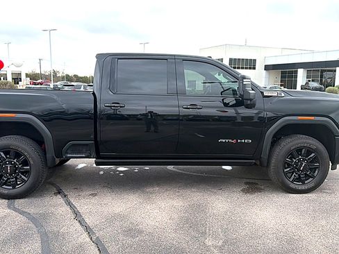 Used 2024 GMC Sierra 2500 AT4 w/ AT4 Premium Plus Package image 5