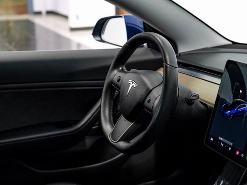 Used 2018 Tesla Model 3 Long Range image 16