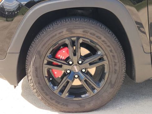 Used 2024 GMC Terrain AT4 w/ Infotainment Package II AWD/4WD image 10