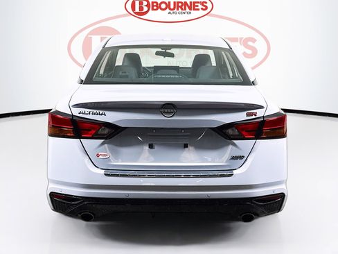 Used 2023 Nissan Altima 2.5 SR w/ SR Premium Package image 10
