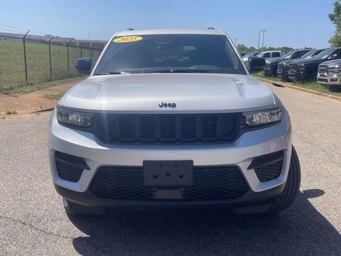 New 2025 Jeep Grand Cherokee Altitude AWD/4WD image 38