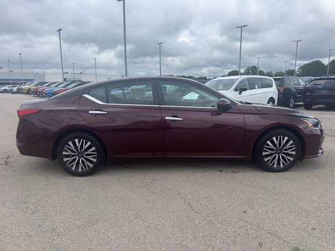 Certified 2024 Nissan Altima 2.5 SV w/ SV Premium Package FWD image 4