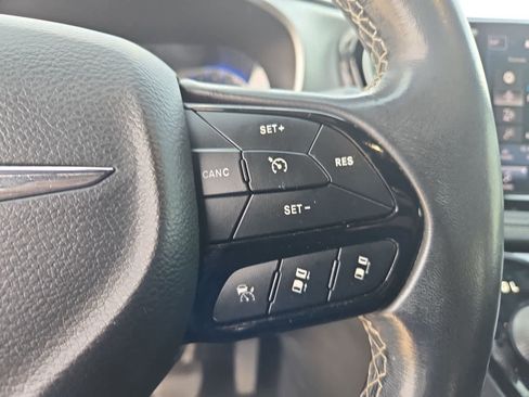 Used 2021 Chrysler Pacifica Touring w/ S Appearance Package FWD image 22