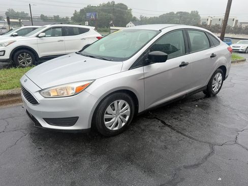 Used 2018 Ford Focus S FWD image 3
