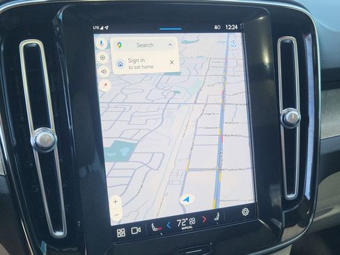 Certified 2023 Volvo XC40 B5 Plus w/ Protection Package Premier image 18