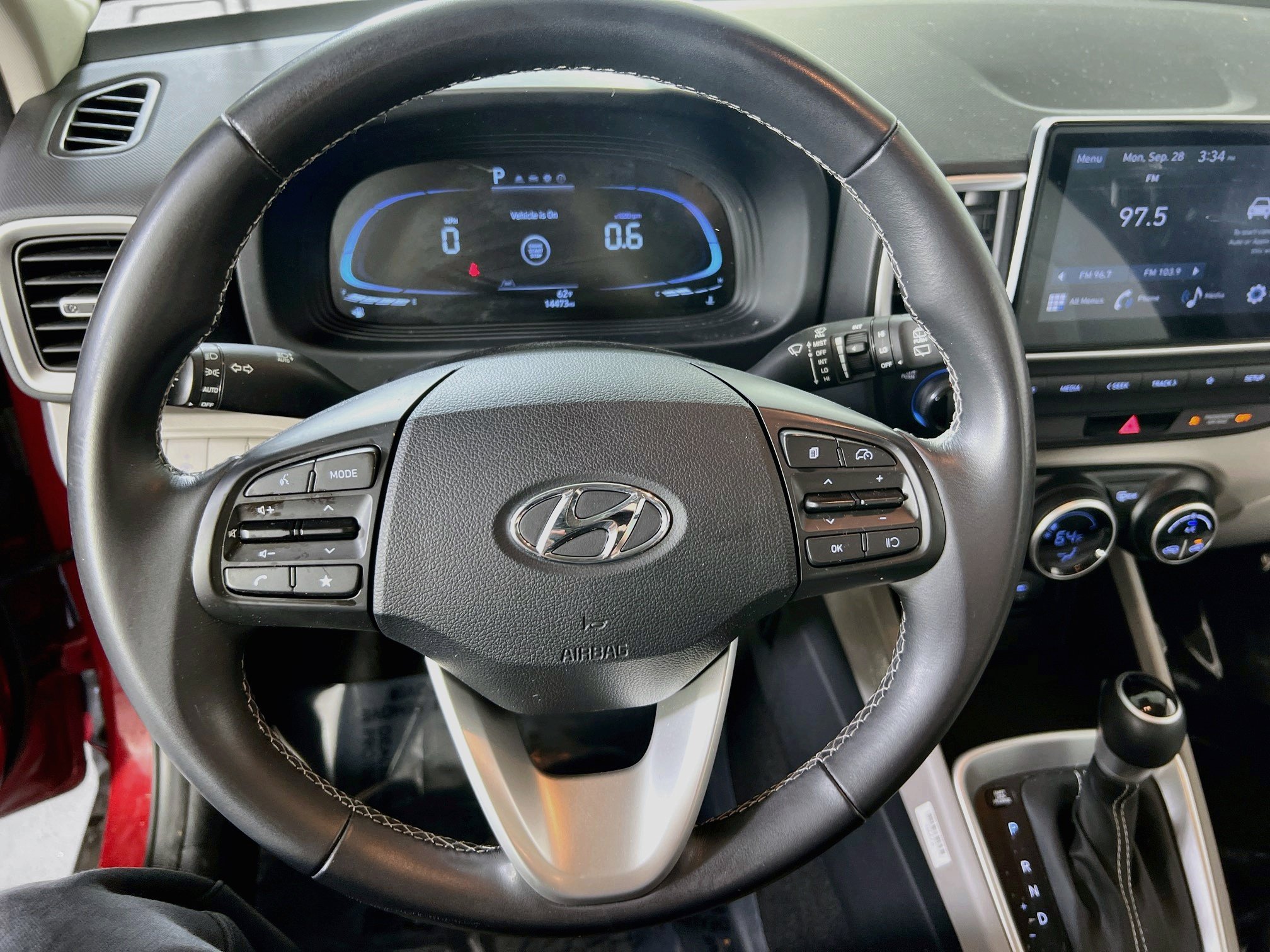 Used 2024 Hyundai Venue SEL FWD image 11