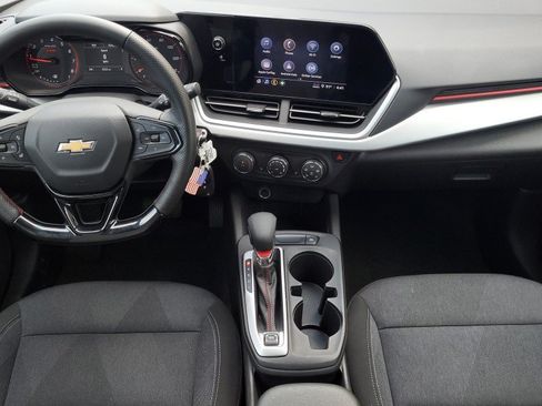 Used 2025 Chevrolet Trax RS w/ Driver Confidence Package FWD image 26